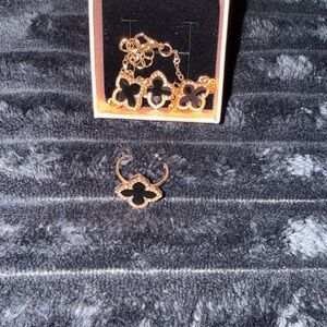 BEAND NEW ‼️

Elegant Gold and Black Clover Bracelet and Ring set 

🖤💛